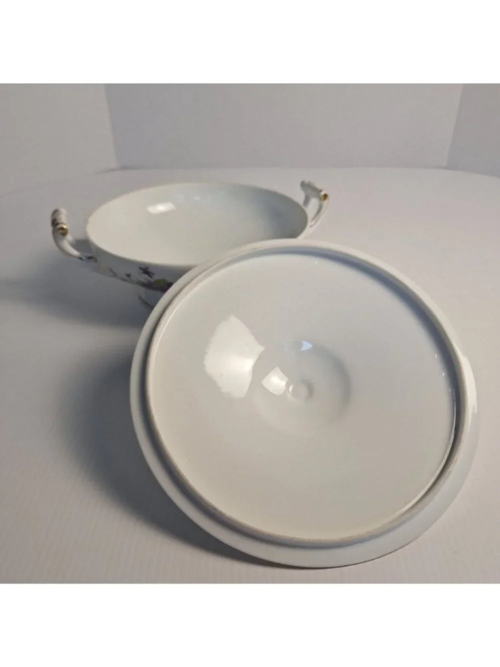 VTG WENTWORTH CHINA JAPAN PURPLE FLORAL GOLD TRIM LIDDED VEGETABLE BOWL VIOLA